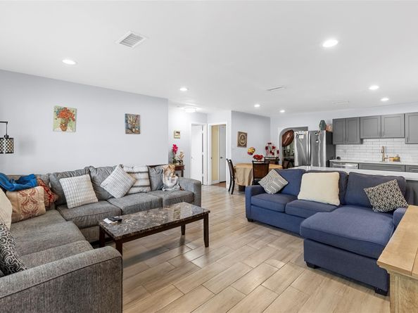 1060 NW 49th Ct, Deerfield Beach FL 33064