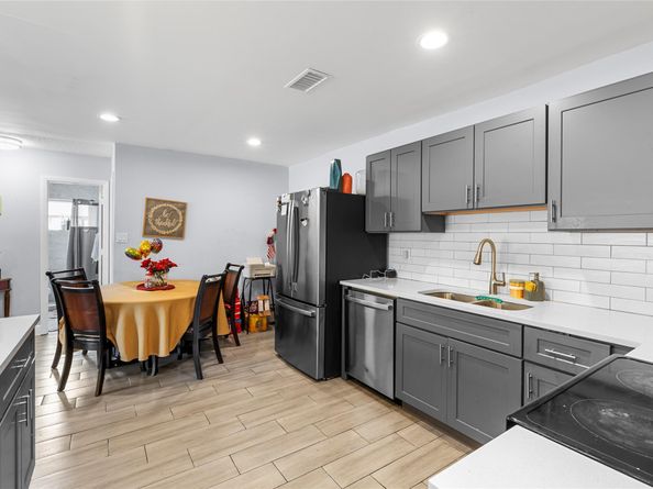 1060 NW 49th Ct, Deerfield Beach FL 33064