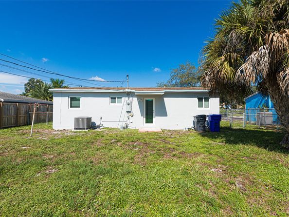 1631 N 69th Ave, Hollywood FL 33024