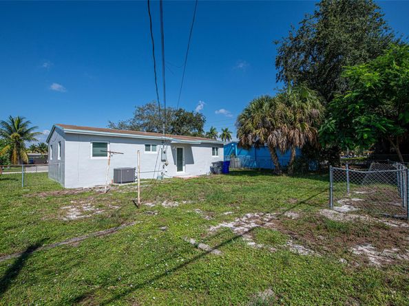 1631 N 69th Ave, Hollywood FL 33024