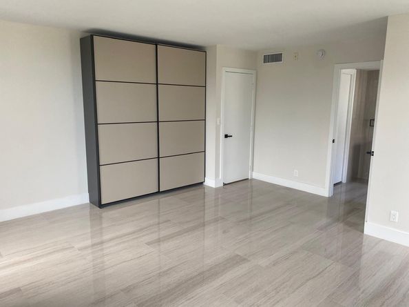 3960 Oaks Clubhouse Drive 401, Pompano Beach FL 33069