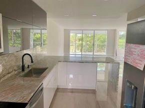 3960 Oaks Clubhouse Drive 401, Pompano Beach FL 33069