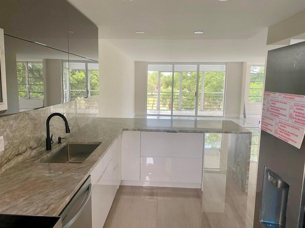 3960 Oaks Clubhouse Drive 401, Pompano Beach FL 33069