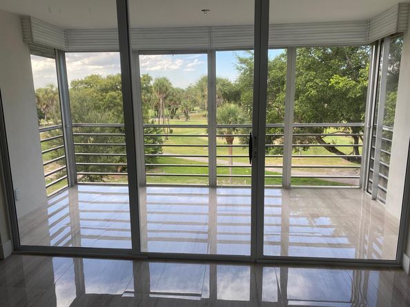 3960 Oaks Clubhouse Drive 401, Pompano Beach FL 33069