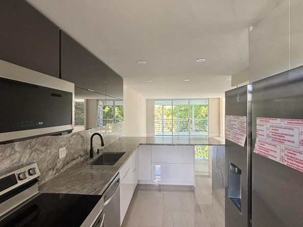 3960 Oaks Clubhouse Drive 401, Pompano Beach FL 33069
