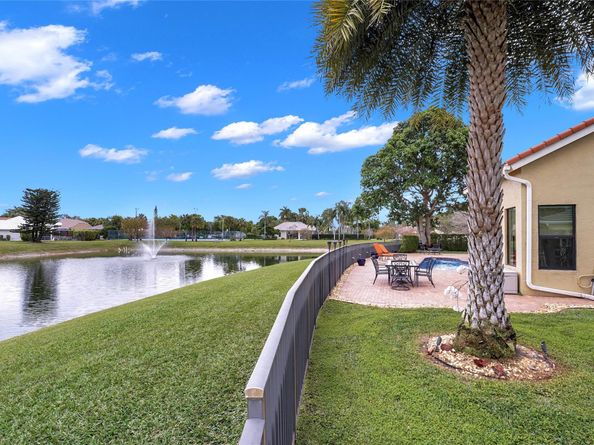 22280 Tupelo Pl, Boca Raton FL 33428