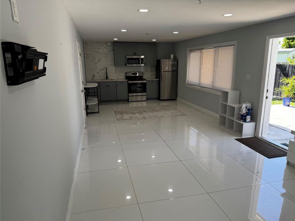 5181 NE 16th Ave, Pompano Beach FL 33064