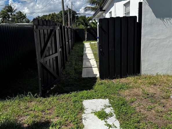 5181 NE 16th Ave, Pompano Beach FL 33064