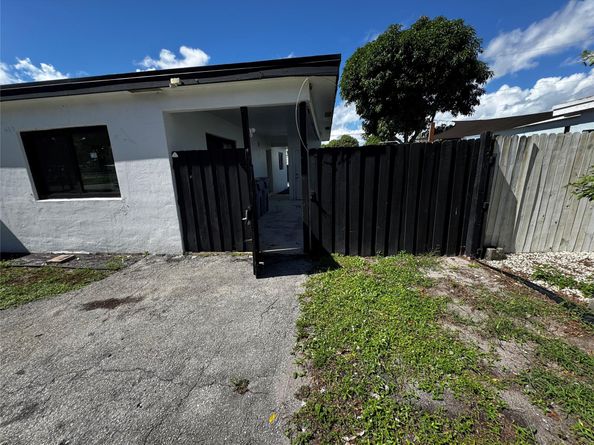 5181 NE 16th Ave, Pompano Beach FL 33064