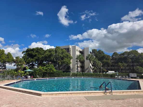 1101 Colony Point Cir 304, Pembroke Pines FL 33026