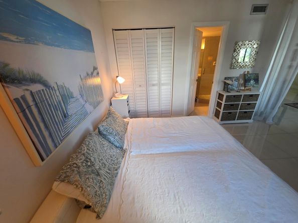 1101 Colony Point Cir 304, Pembroke Pines FL 33026