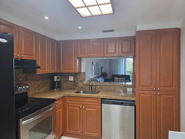 1101 Colony Point Cir 304, Pembroke Pines FL 33026