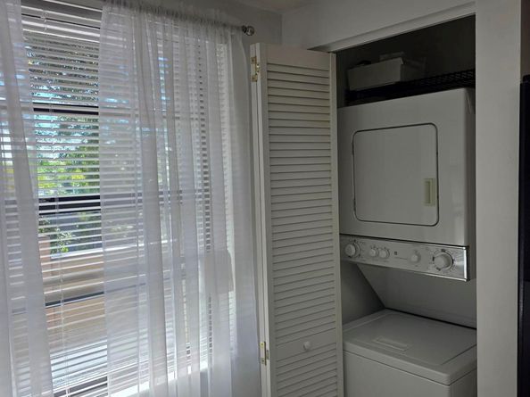 1101 Colony Point Cir 304, Pembroke Pines FL 33026