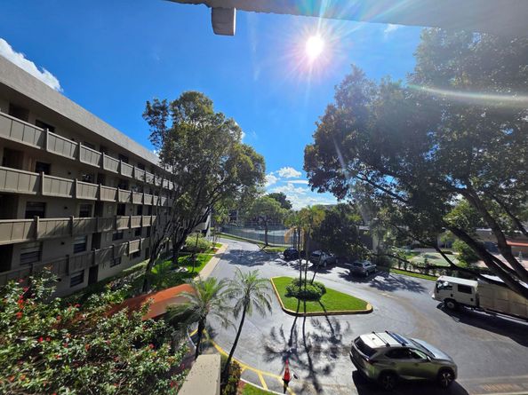 1101 Colony Point Cir 304, Pembroke Pines FL 33026