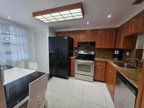 1101 Colony Point Cir 304, Pembroke Pines FL 33026