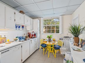 127 Peruvian Avenue 202, Palm Beach FL 33480