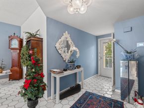 127 Peruvian Avenue 202, Palm Beach FL 33480