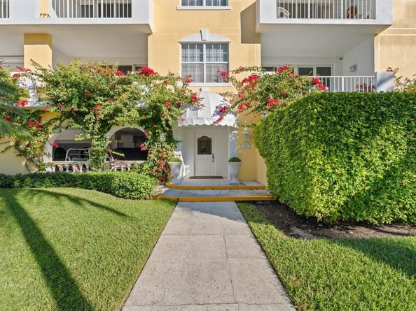 127 Peruvian Avenue 202, Palm Beach FL 33480