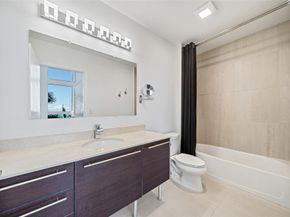 1900 N Bayshore Dr 706, Miami FL 33132