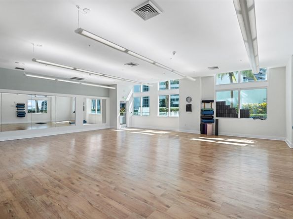 1900 N Bayshore Dr 706, Miami FL 33132