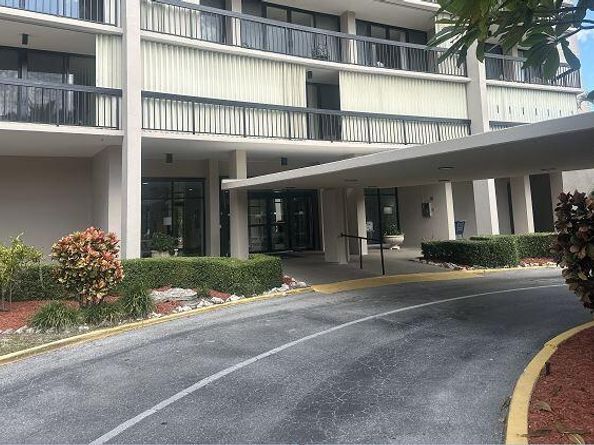 2425 Presidential Way 1203, West Palm Beach FL 33401