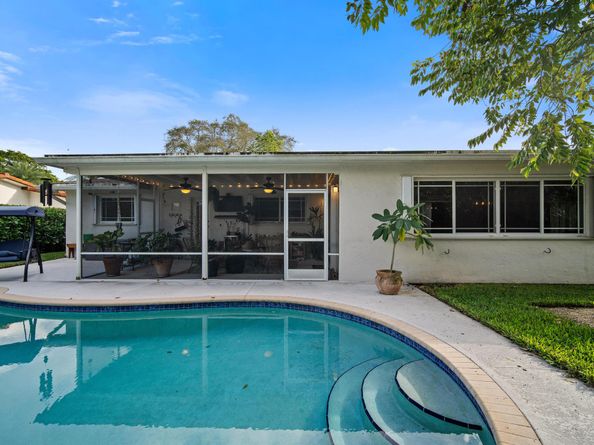 10611 NW 18th Place, Pembroke Pines FL 33026