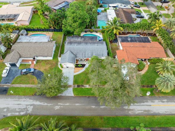10611 NW 18th Place, Pembroke Pines FL 33026