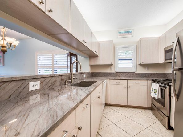 800 Uno Lago Drive 105, Juno Beach FL 33408