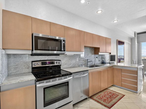 1900 Consulate Place 2201, West Palm Beach FL 33401