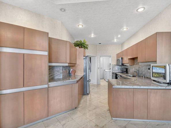 1900 Consulate Place 2201, West Palm Beach FL 33401