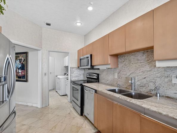 1900 Consulate Place 2201, West Palm Beach FL 33401