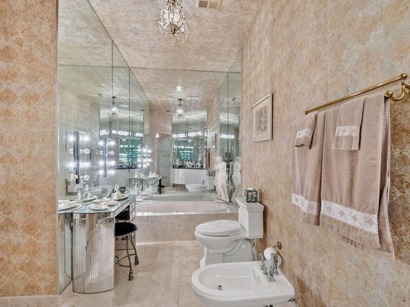 1900 Consulate Place 2201, West Palm Beach FL 33401