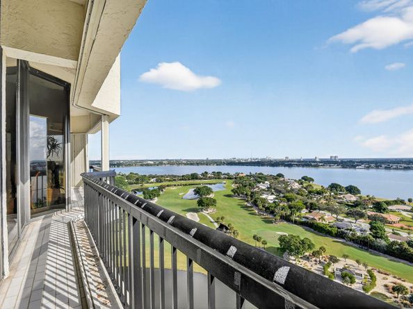 1900 Consulate Place 2201, West Palm Beach FL 33401