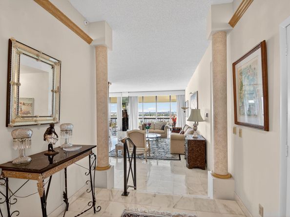 1900 Consulate Place 2201, West Palm Beach FL 33401