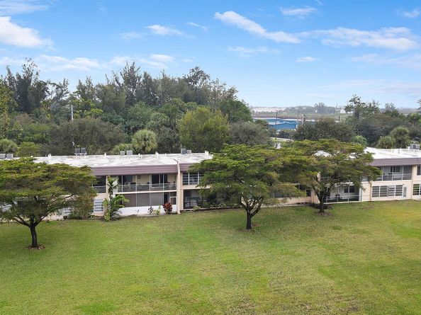 120 Lake Constance Drive, West Palm Beach FL 33411