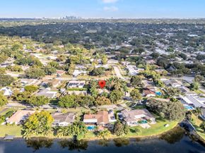 980 SW 70th Ave, Plantation FL 33317