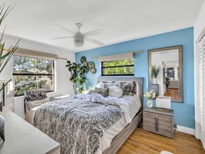 980 SW 70th Ave, Plantation FL 33317