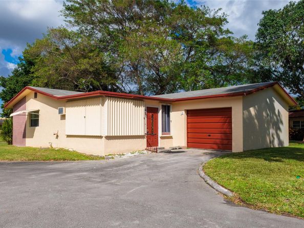 2613 SW Natura Ave, Deerfield Beach FL 33441