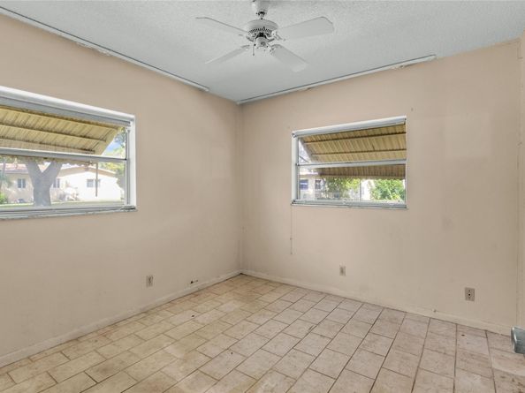 2613 SW Natura Ave, Deerfield Beach FL 33441