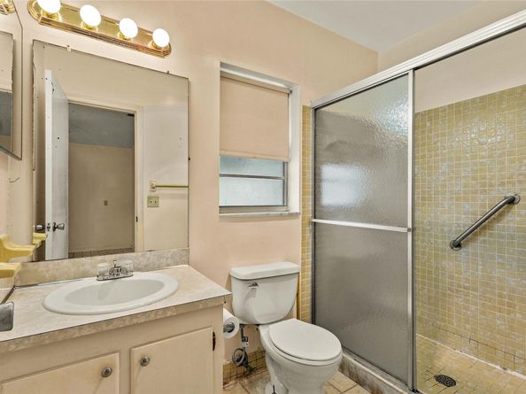 2613 SW Natura Ave, Deerfield Beach FL 33441