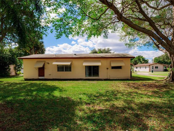 2613 SW Natura Ave, Deerfield Beach FL 33441