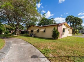 2613 SW Natura Ave, Deerfield Beach FL 33441