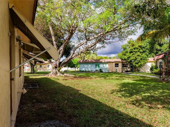 2613 SW Natura Ave, Deerfield Beach FL 33441