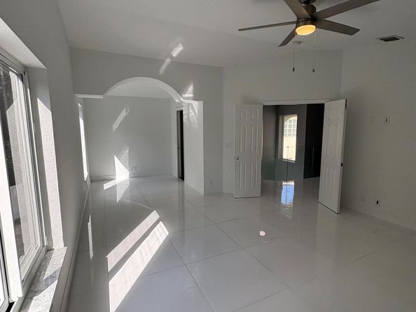 4243 Pine Hollow Circle, Greenacres FL 33463