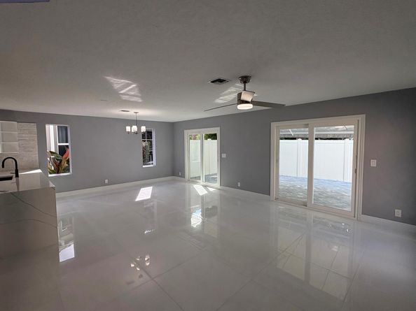 4243 Pine Hollow Circle, Greenacres FL 33463