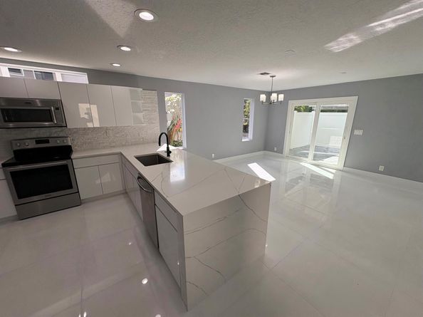 4243 Pine Hollow Circle, Greenacres FL 33463