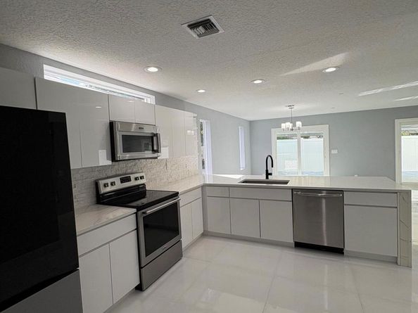 4243 Pine Hollow Circle, Greenacres FL 33463