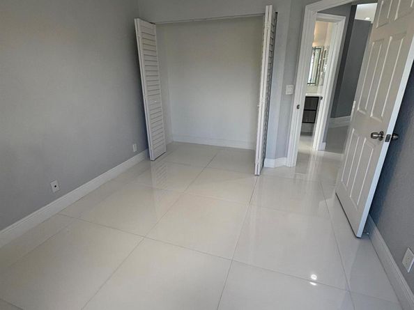 4243 Pine Hollow Circle, Greenacres FL 33463