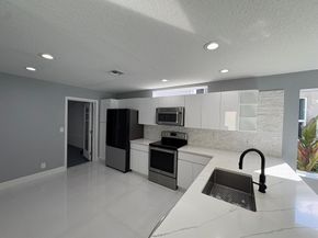 4243 Pine Hollow Circle, Greenacres FL 33463