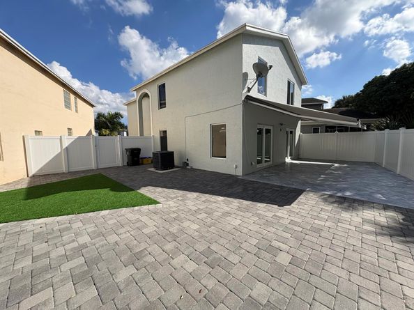 4243 Pine Hollow Circle, Greenacres FL 33463